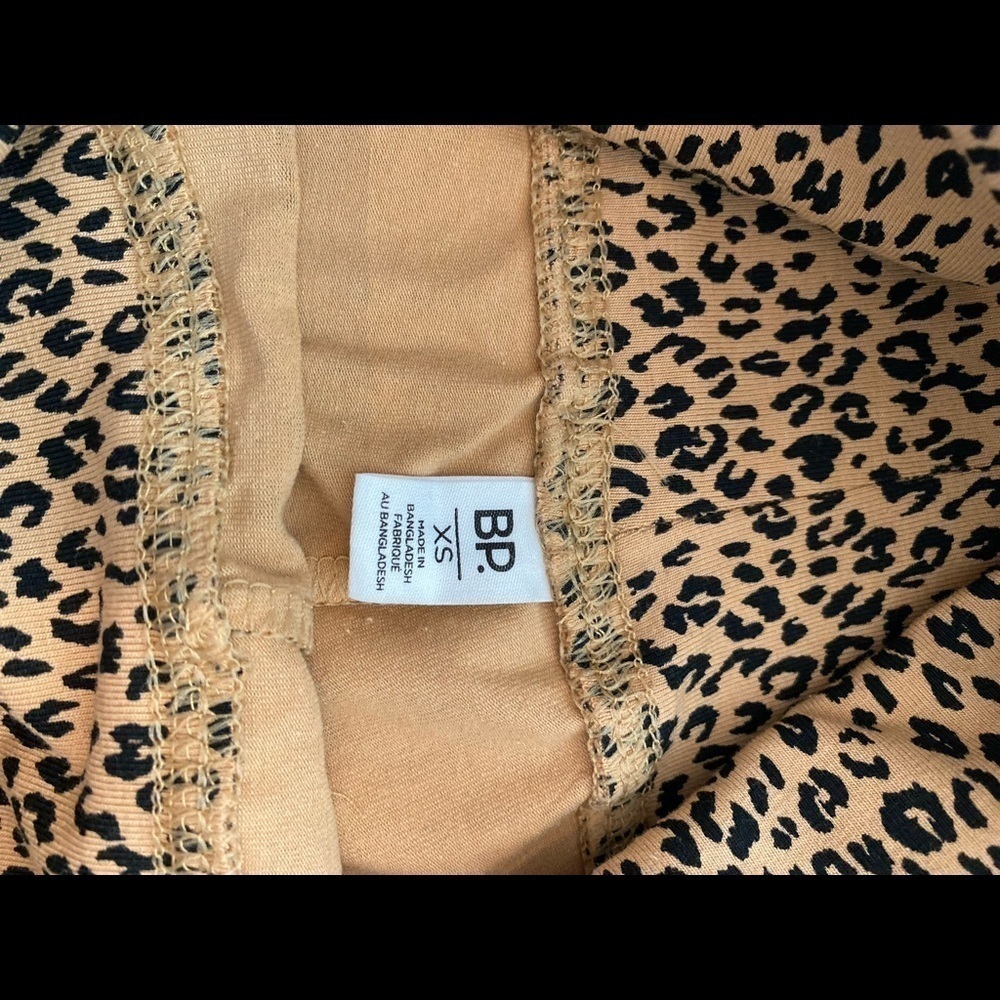 Nordstrom BP tan sketched animal print bike shorts size XS - Picture 3 of 7